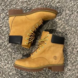 Timberland brown boots-RUNS SMALL